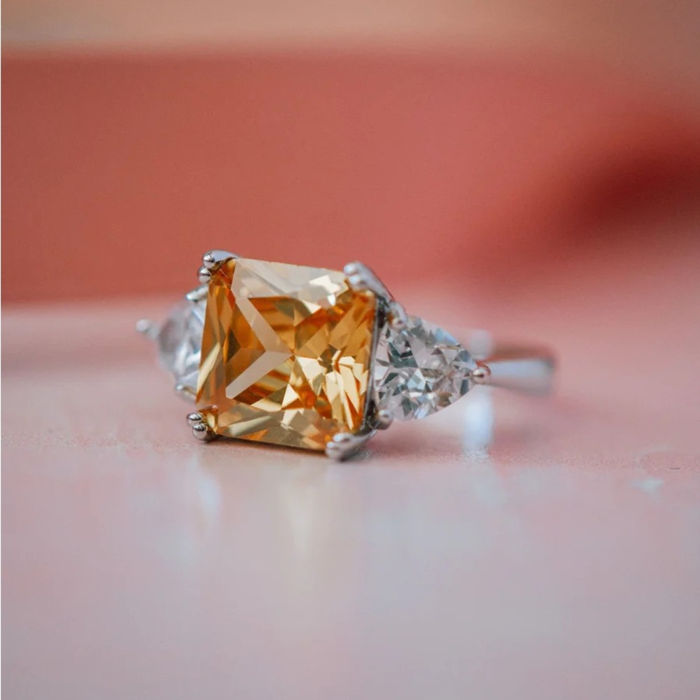 Jeanne Citrine Gem Sterling Silver Ring
Hypoallergenic